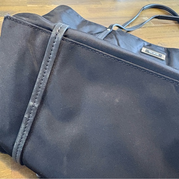 Tumi Black Nylon Travel Tote Cary On Voyager Everyday Top Zip Leather Logo - Picture 7 of 16